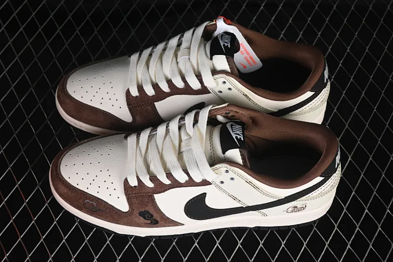 All categories Nk SB Dunk Series Nk SB Dunk Low High-end customized low-top sneakers Nike SB Dunk Low Year of the Horse limited edition dark brown high-end customized low-top casual skate shoes HG0026-013